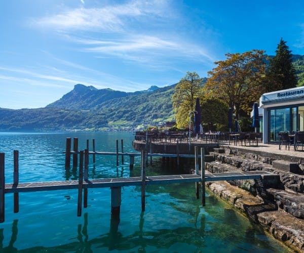 Frühstück am Wasser