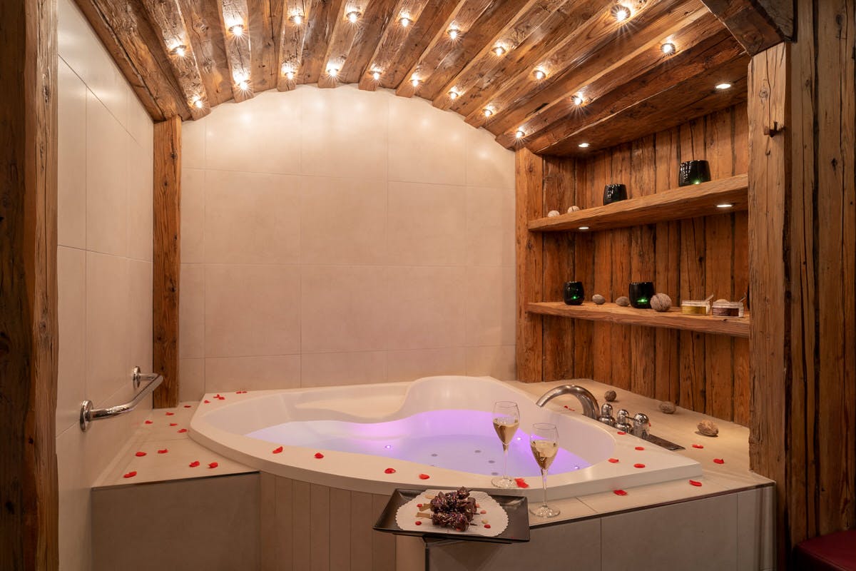 Indulgent time in the Bündner Torkel Bath