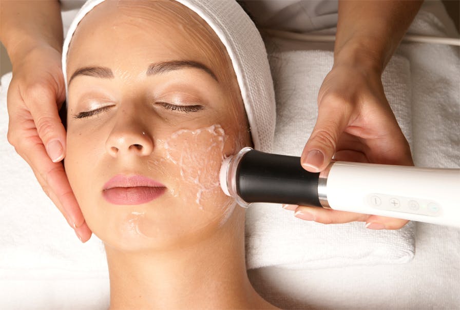 geneo first Gesichtsbehandlung <br>
für SIE oder IHN