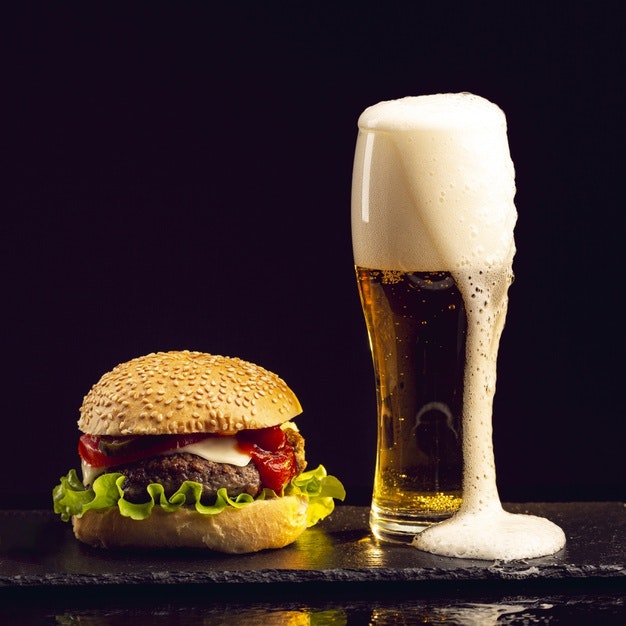 Burger und Bier am Rhein