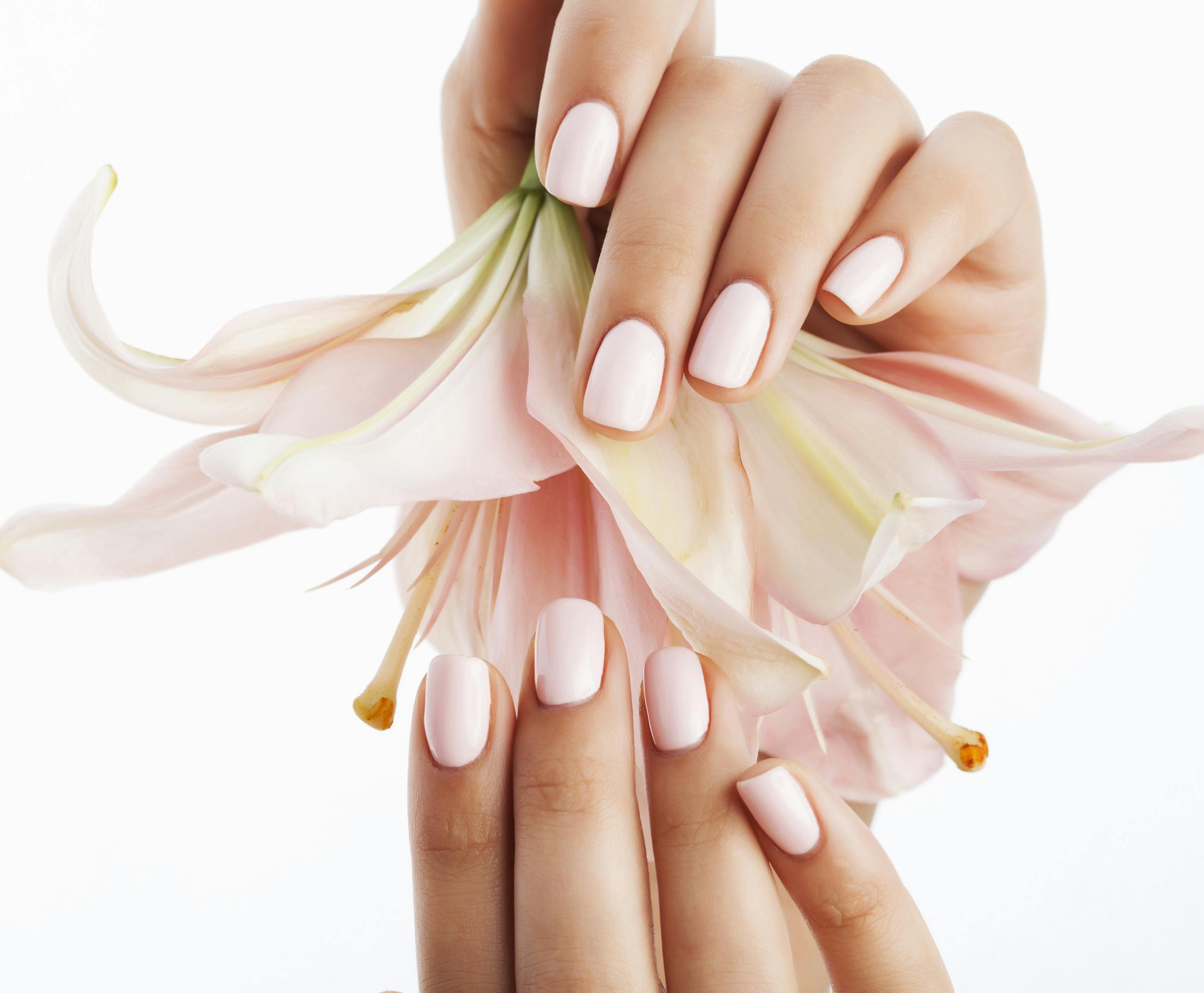 Manicure mit Paraffinbehandlung
