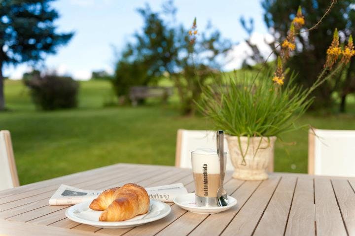 Herzhaftes Frühstück<br>
mit Aussicht