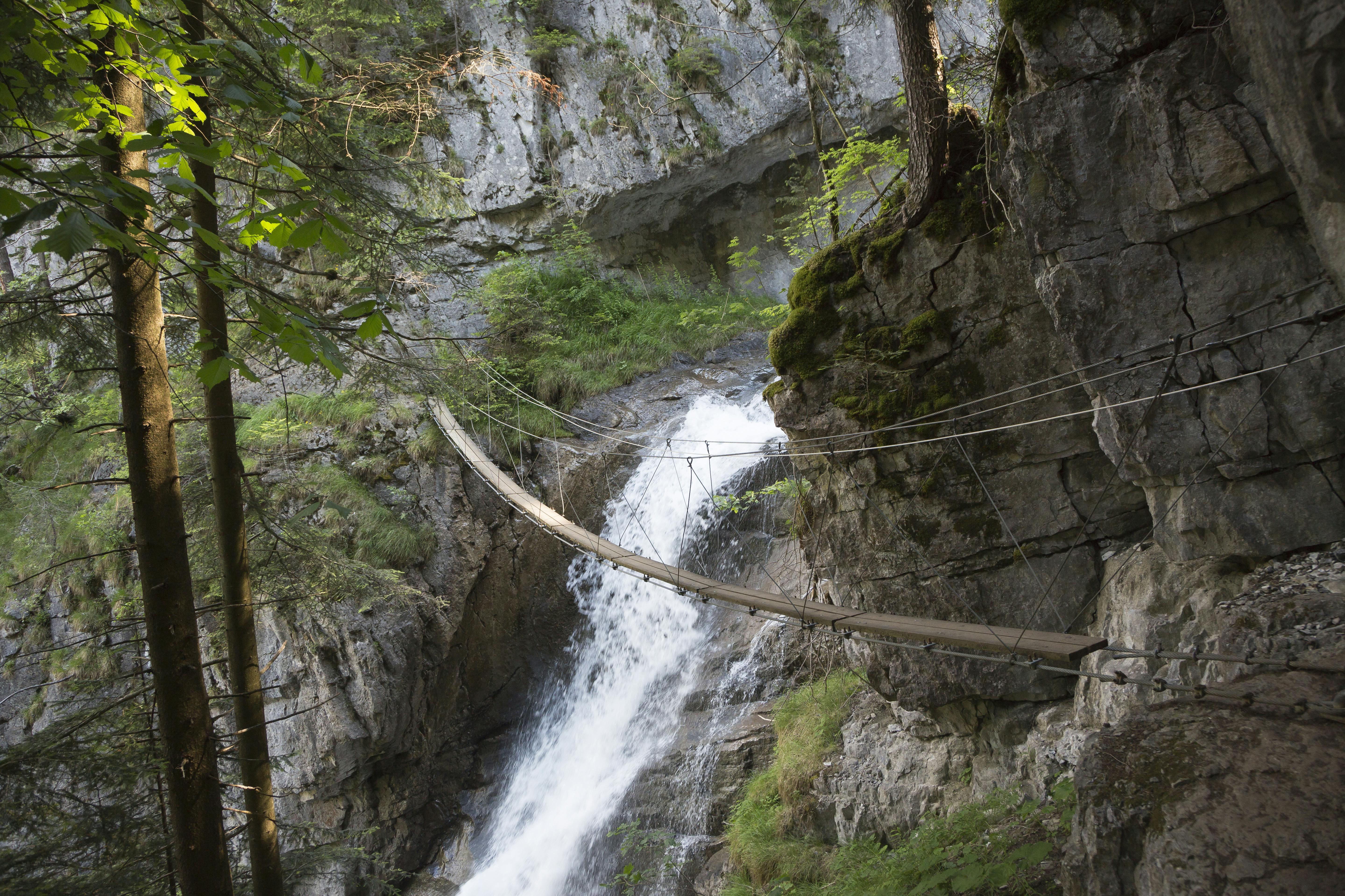 GORGES AND BRIDGES PATH