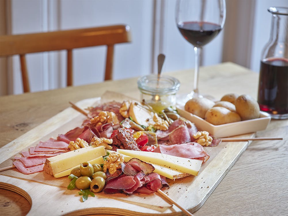Pyri-Plättli im Café des Pyrénées
