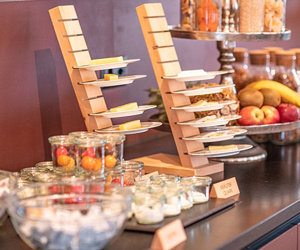 Petit déjeuner buffet à l'Hôtel Donatz