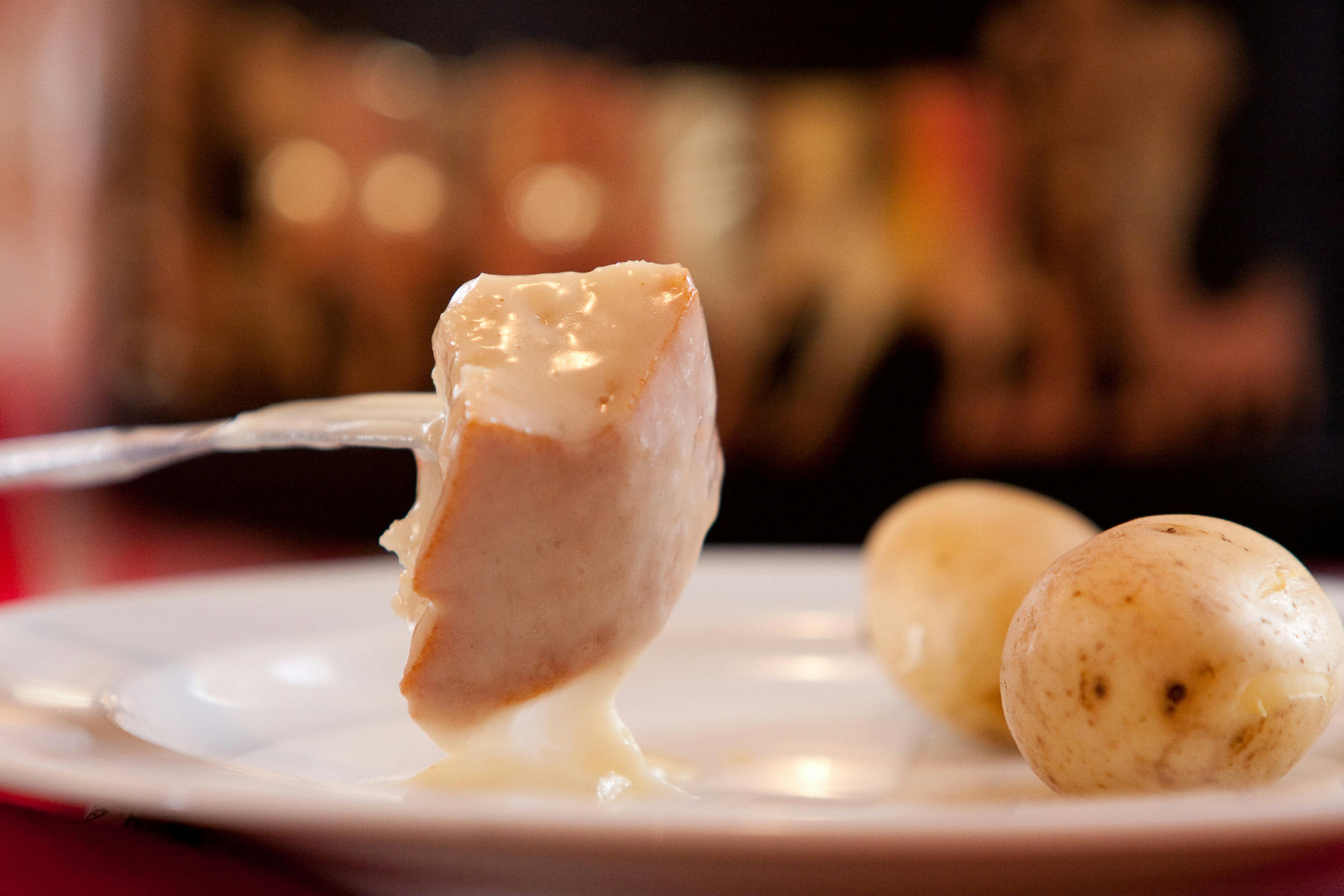 Fondue Dibidäbi in the Appenzeller show dairy