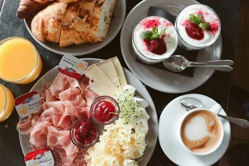 BRUNCH IM SPATZ