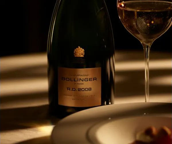 EIN ABEND MIT CHAMPAGNE BOLLINGER: Madelyne Eicher-Meyer zu Gast im Moreira Gourmet House in Küsnacht