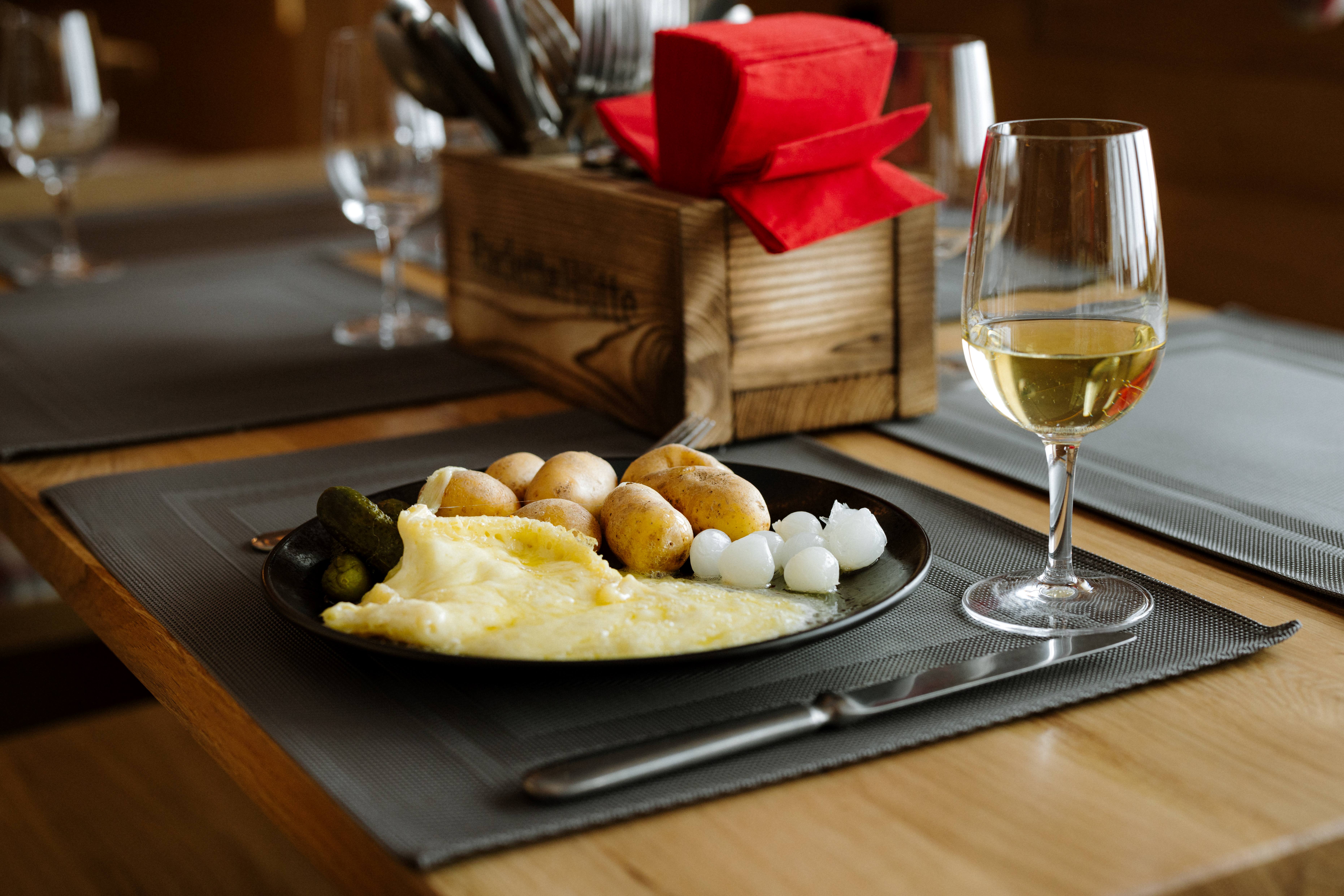 Wine seminar with raclette enjoyment