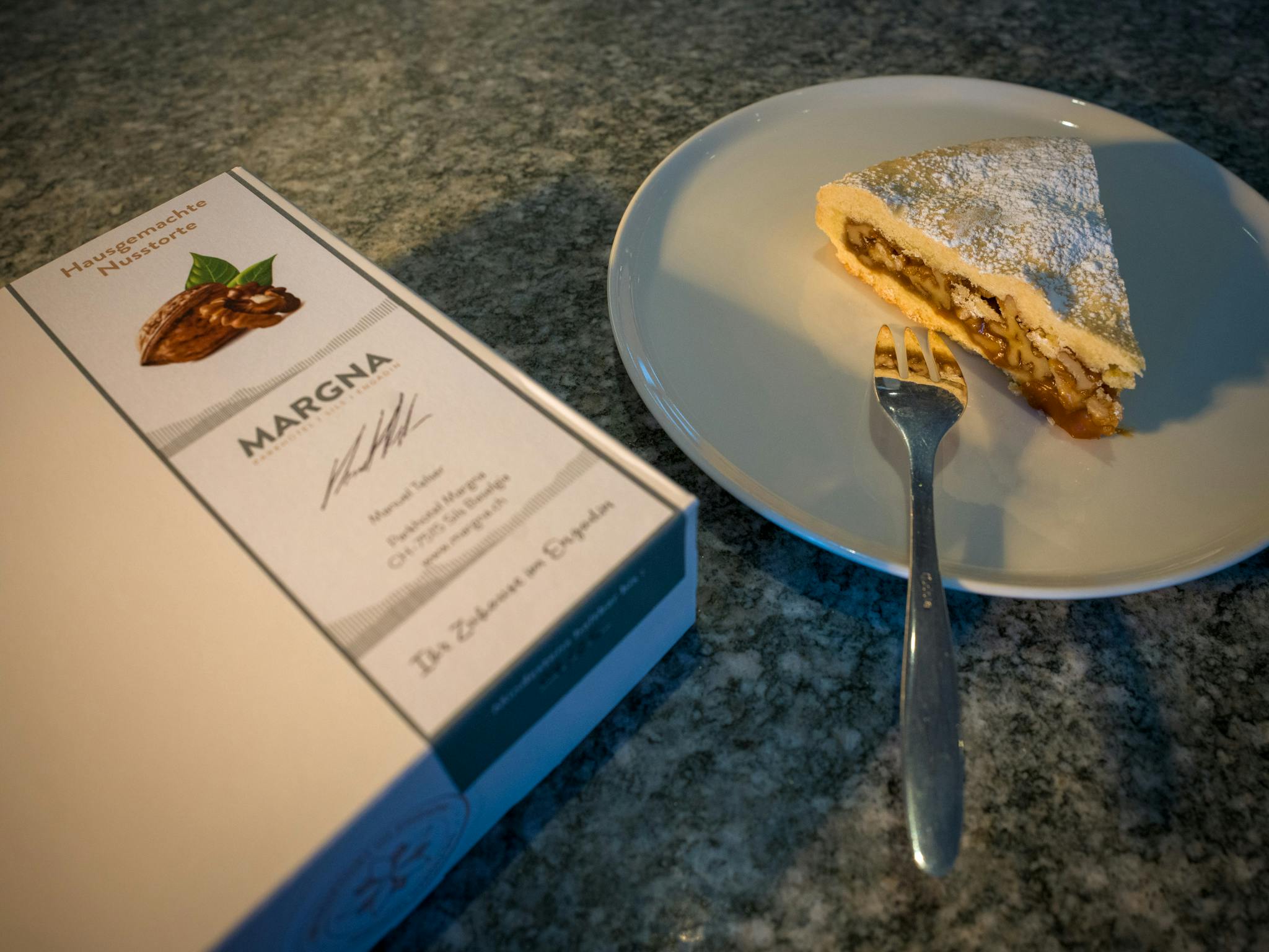 Hausgemachte Nusstorte