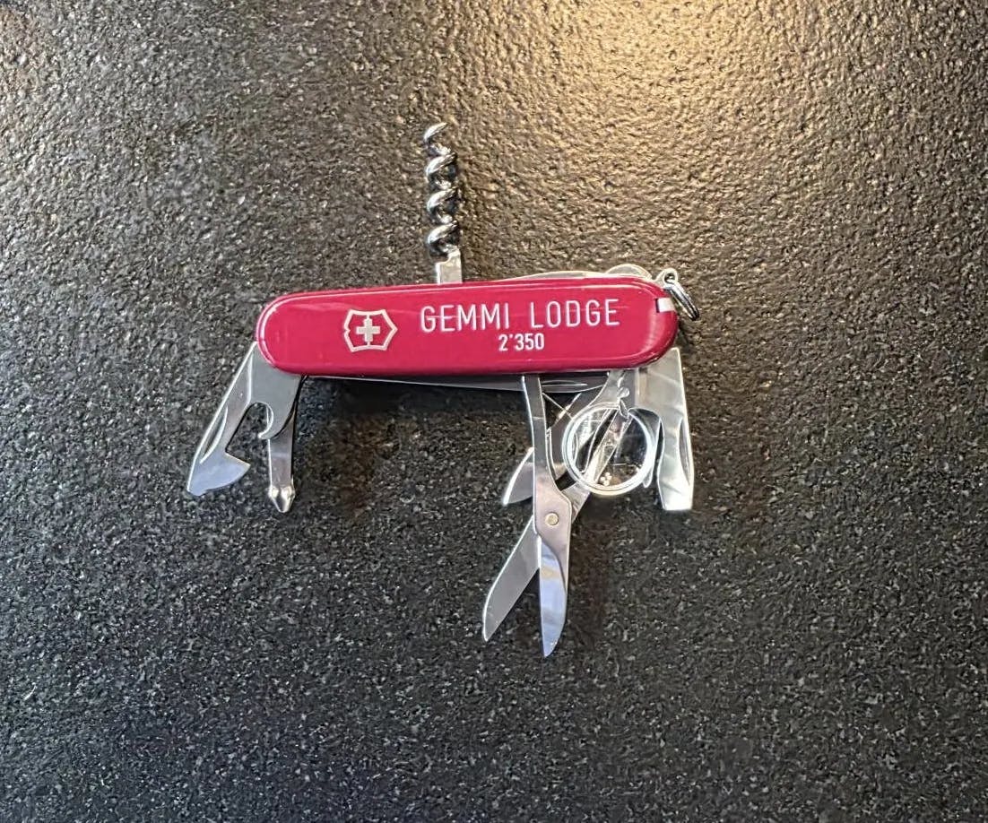 Vicorinox Explorer Red mit Gemmi Logo