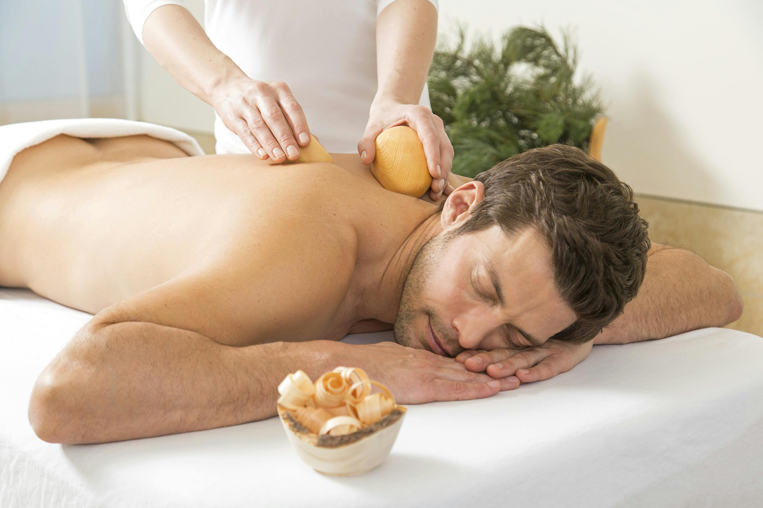 Wellness "Saison-Hit"
<br>ALPINE ZIRBENHOLZMASSAGE<br>gültig 01.04.2023-30.09.2023<br>
