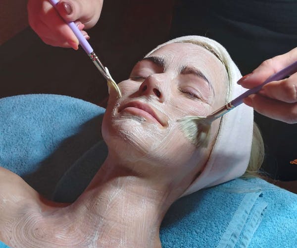 <strong><strong><strong>Zauberhafte Schönheit</strong></strong></strong>&nbsp;<br>Wellnesspaket