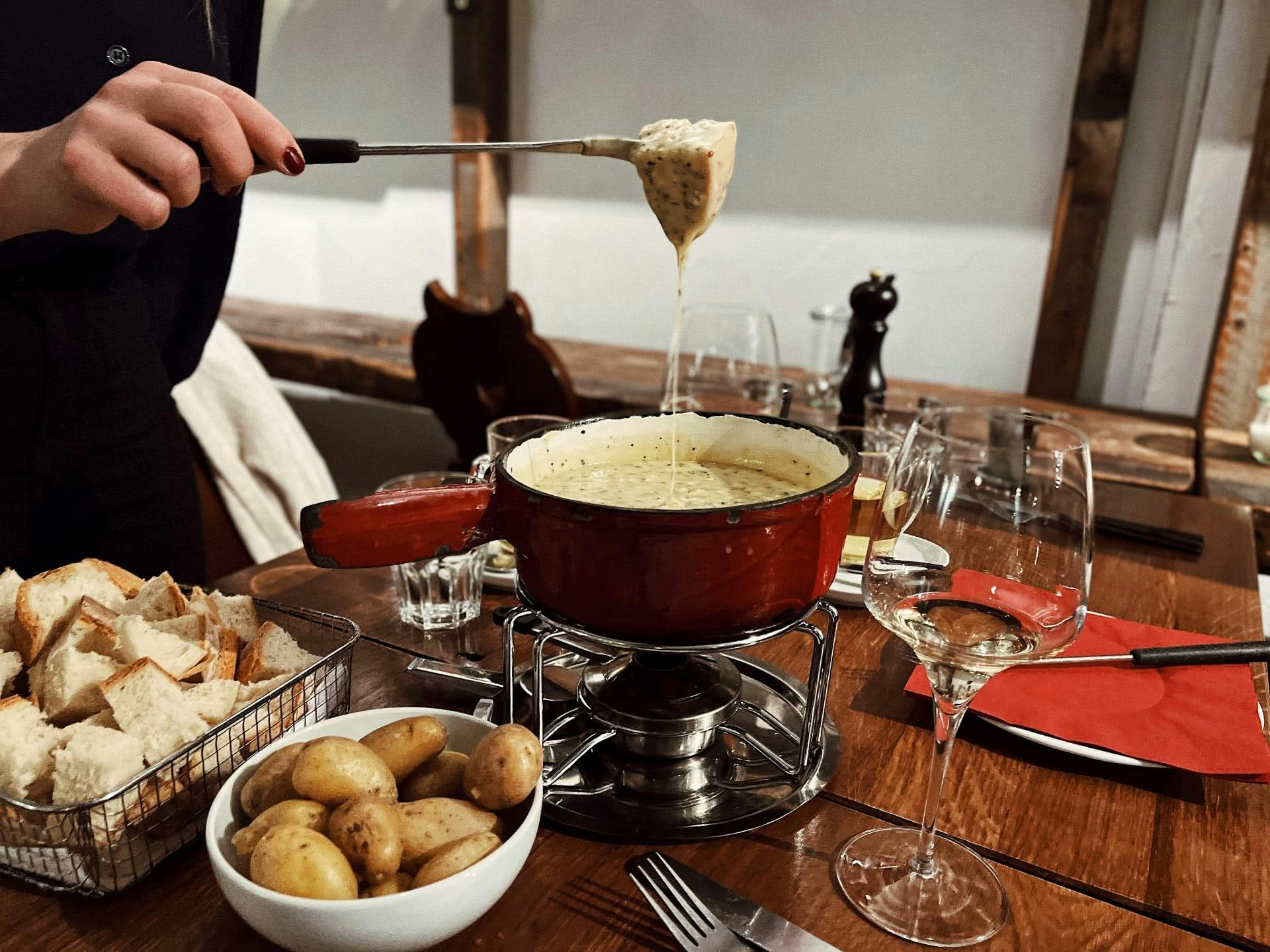 Fondue-Tischli: 02.12.2025