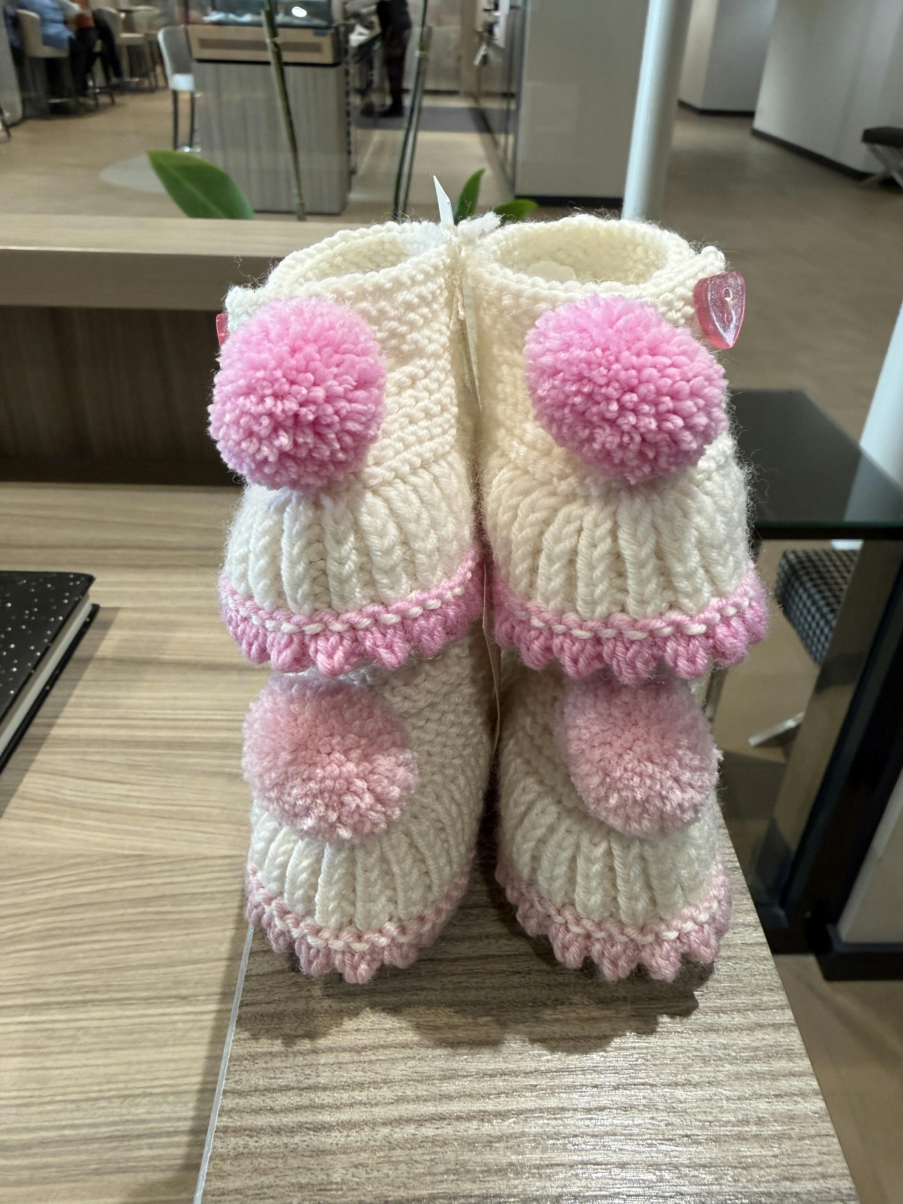 Handgemachte Finkli aus Merinowolle