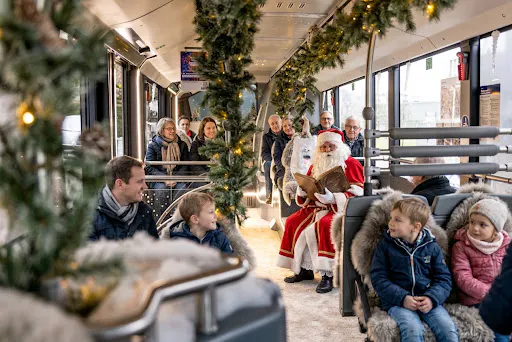 Märlifahrt im Weihnachtsbus
