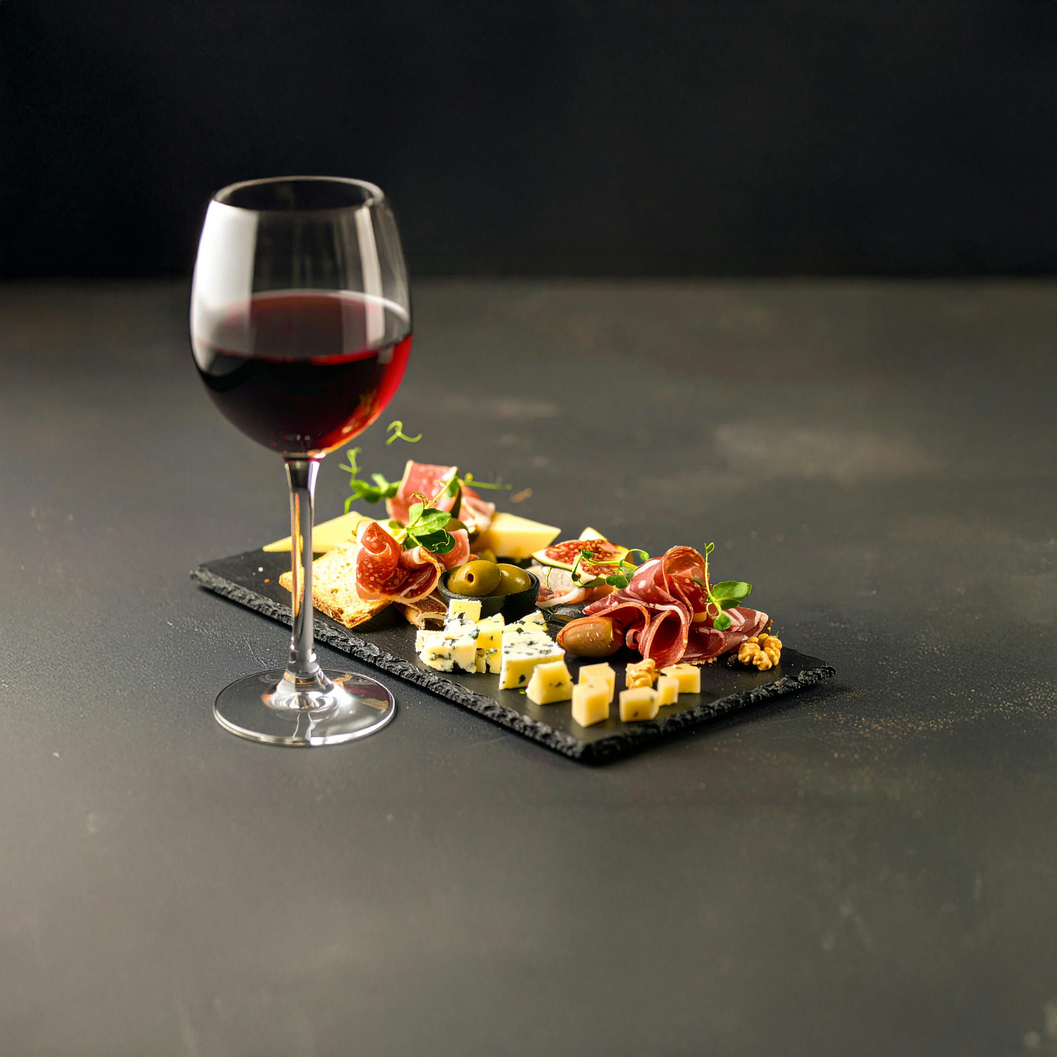 ESSEN, SPIELEN UND GENIESSEN
