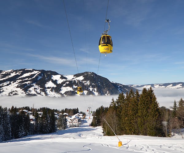 Gondola ascent (winter 2025/2026)