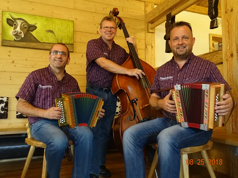 Ländlerabend im Q-Hof mit der Formation Rossberg-Buebe