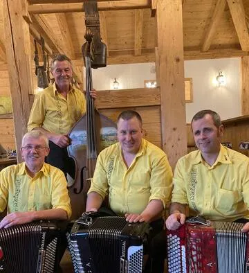 Ländlerabend im Q-Hof mit der Formation Echo vom Maisgold