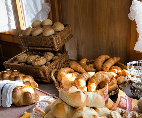 Alpine breakfast à discrétion in the Mostelberg mountain inn