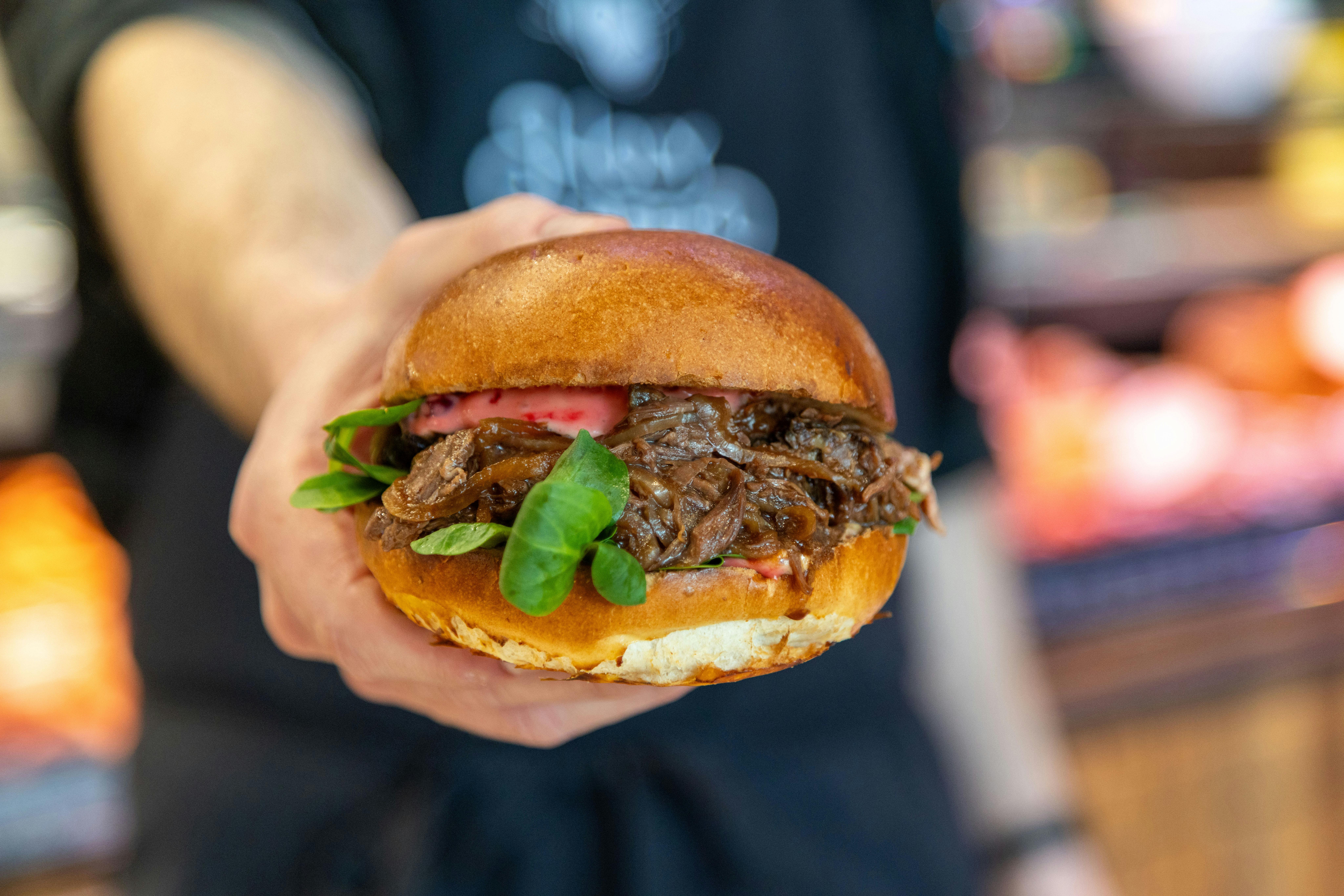 HOLY BEEF Beefhammer Burger