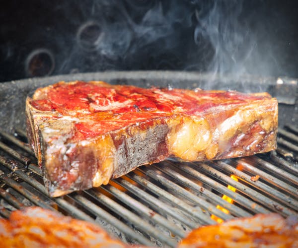 HOLY BEEF – Fleisch verstehen. Feuer beherrschen.