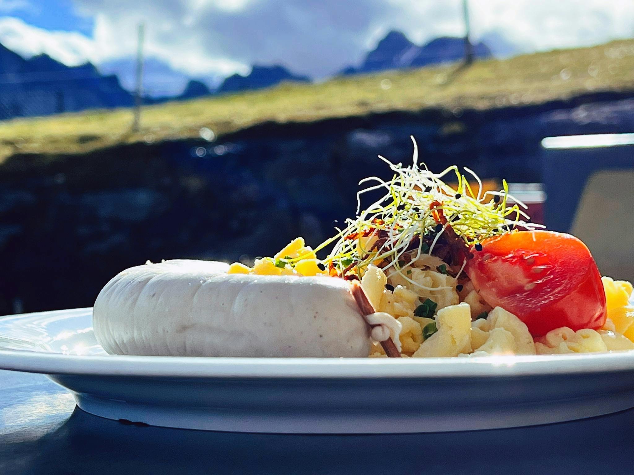 Novemberaktion: Siedwurst mit Chääshörnli oder Chäässchoope inkl. Berg- und Talfahrt