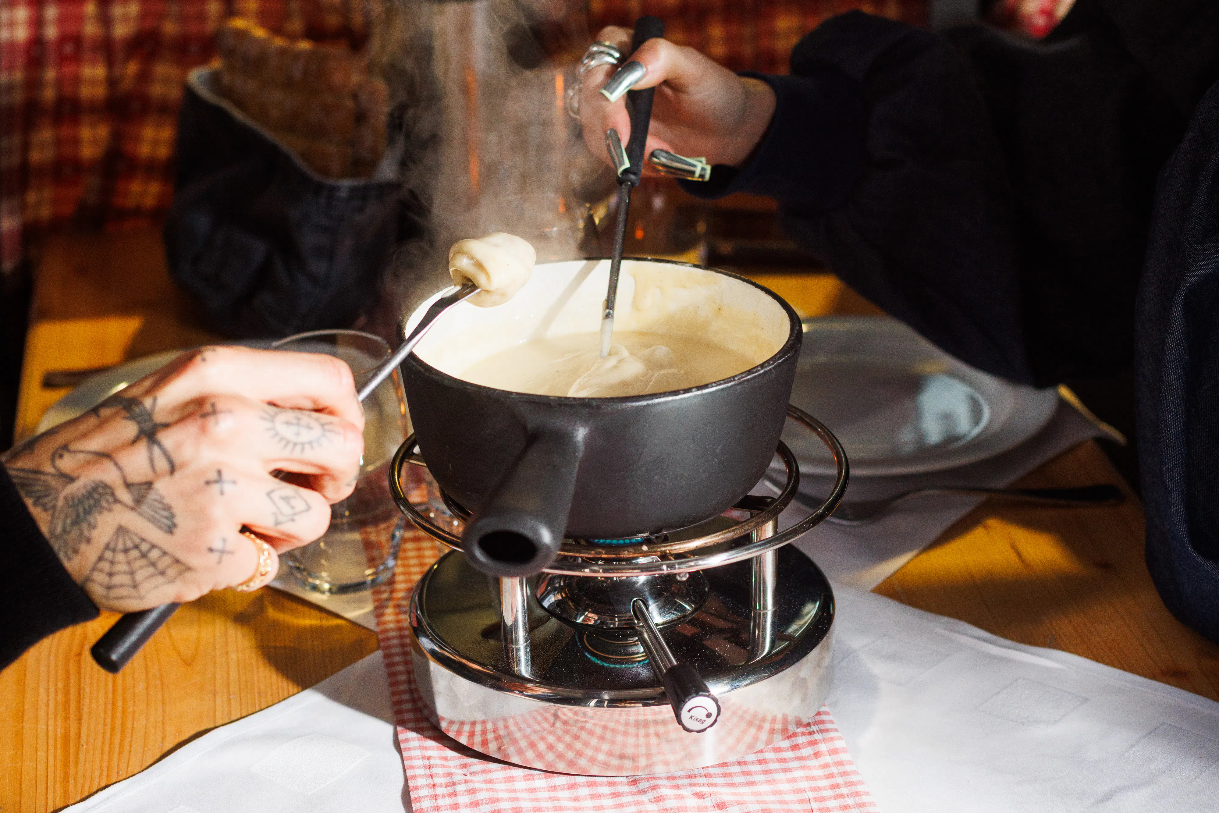 Eisdisco VIP-Ticket und Fondue-Gondeli Reservation
