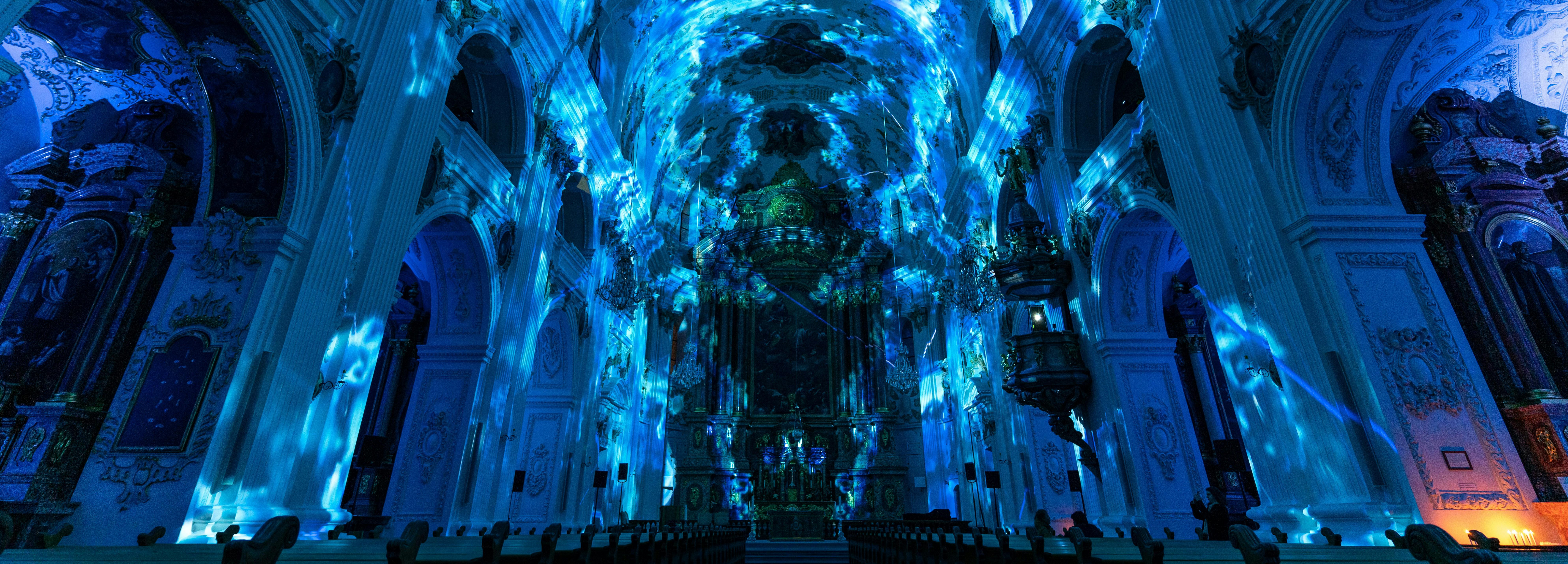 Lightshow «SOUL» with Flora Cash