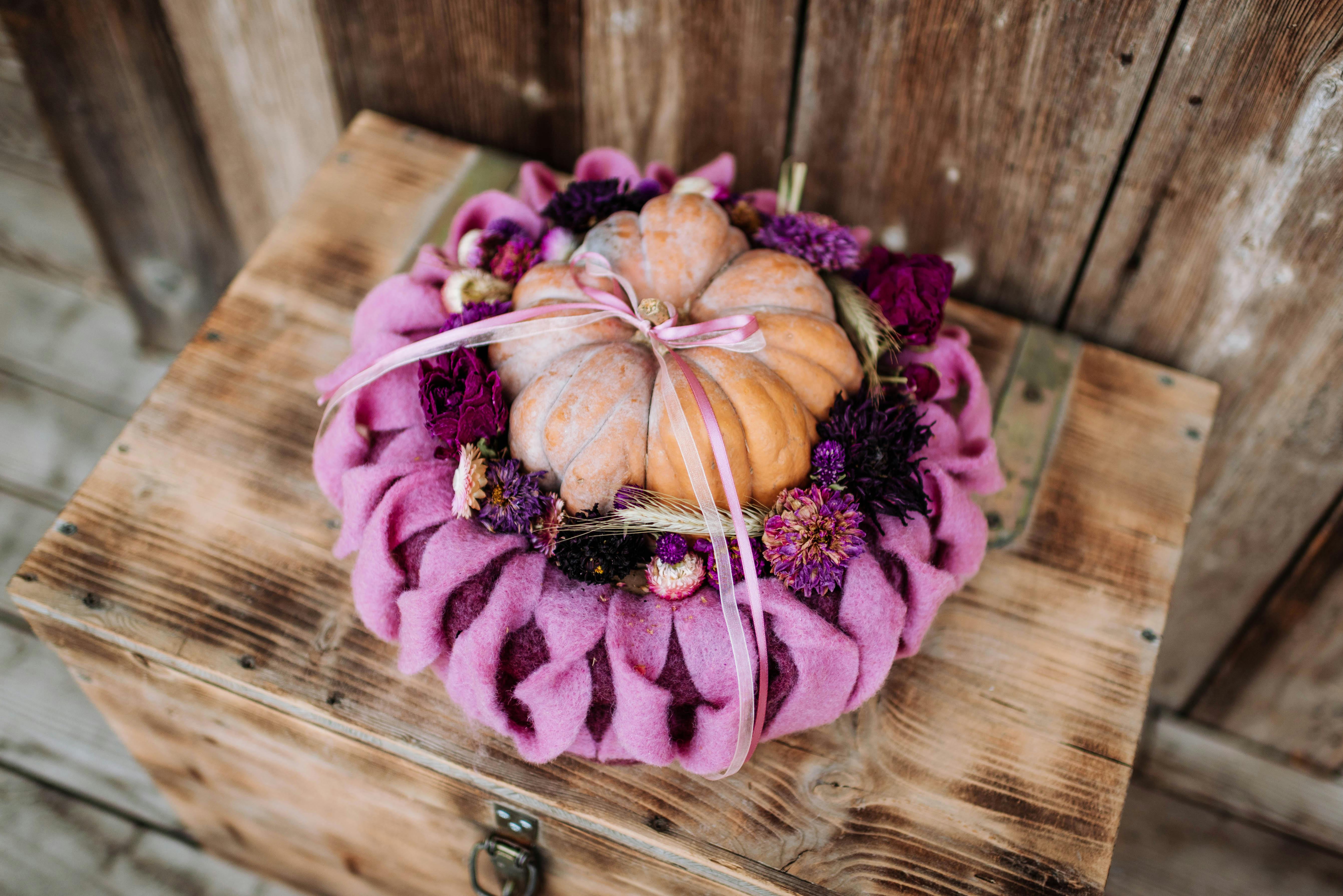 Kürbisschale mit Filz