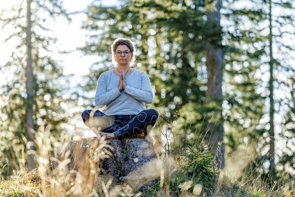 Kraftvolle Yoga-Session