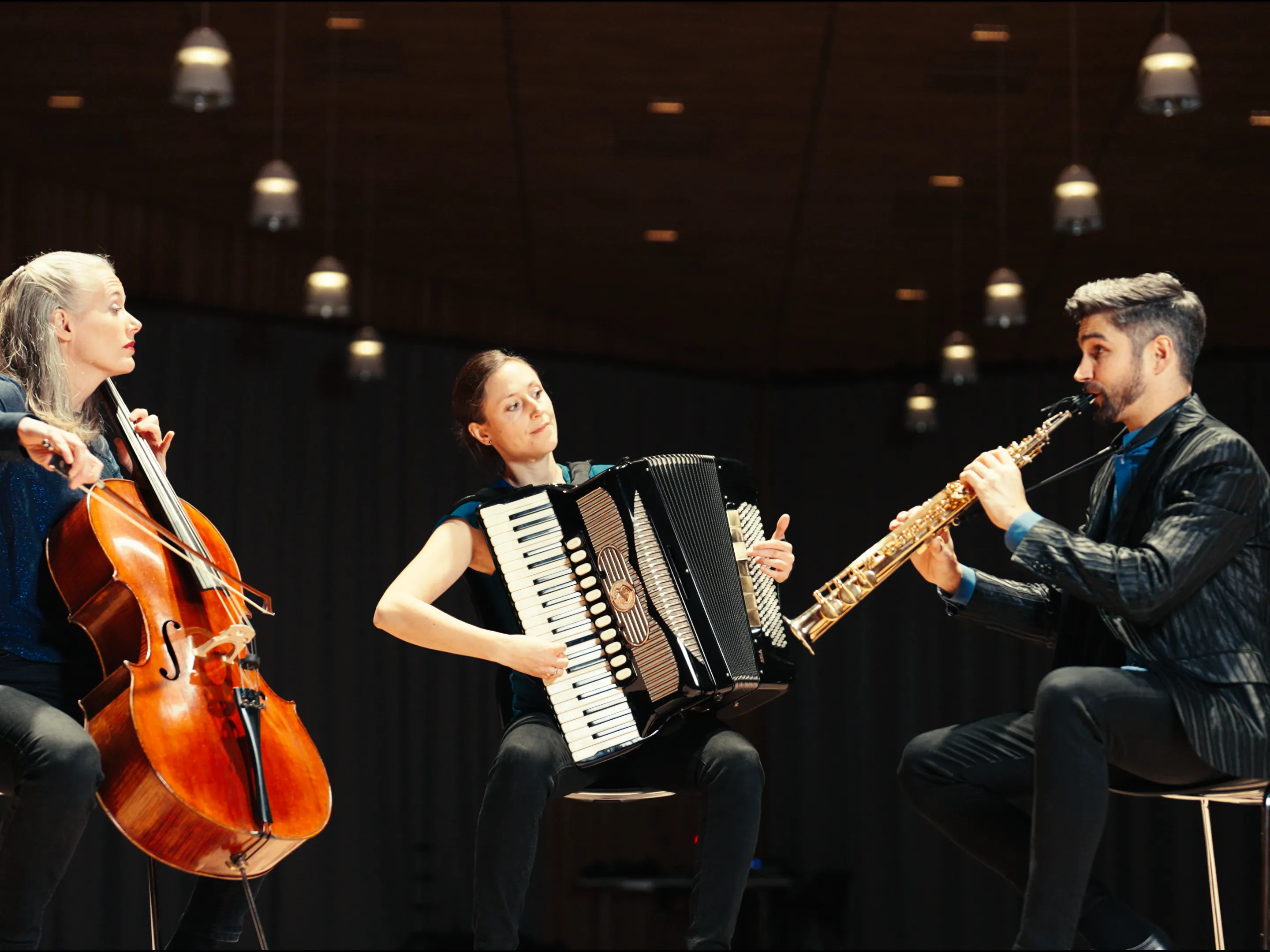 Trio Saeitenwind , in der Bibliothek