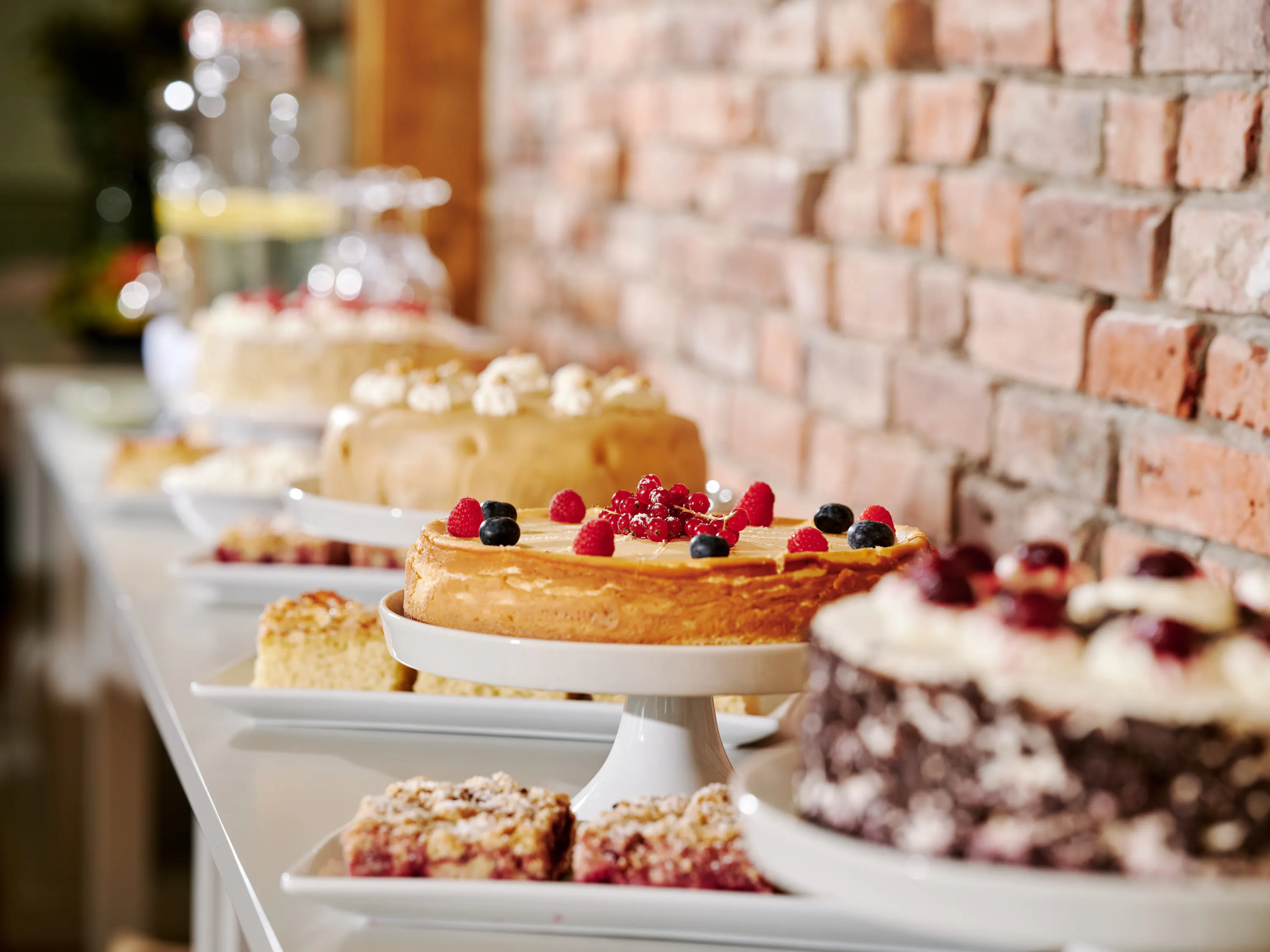Kuchenbuffet im Guts-Café - jeden Montag