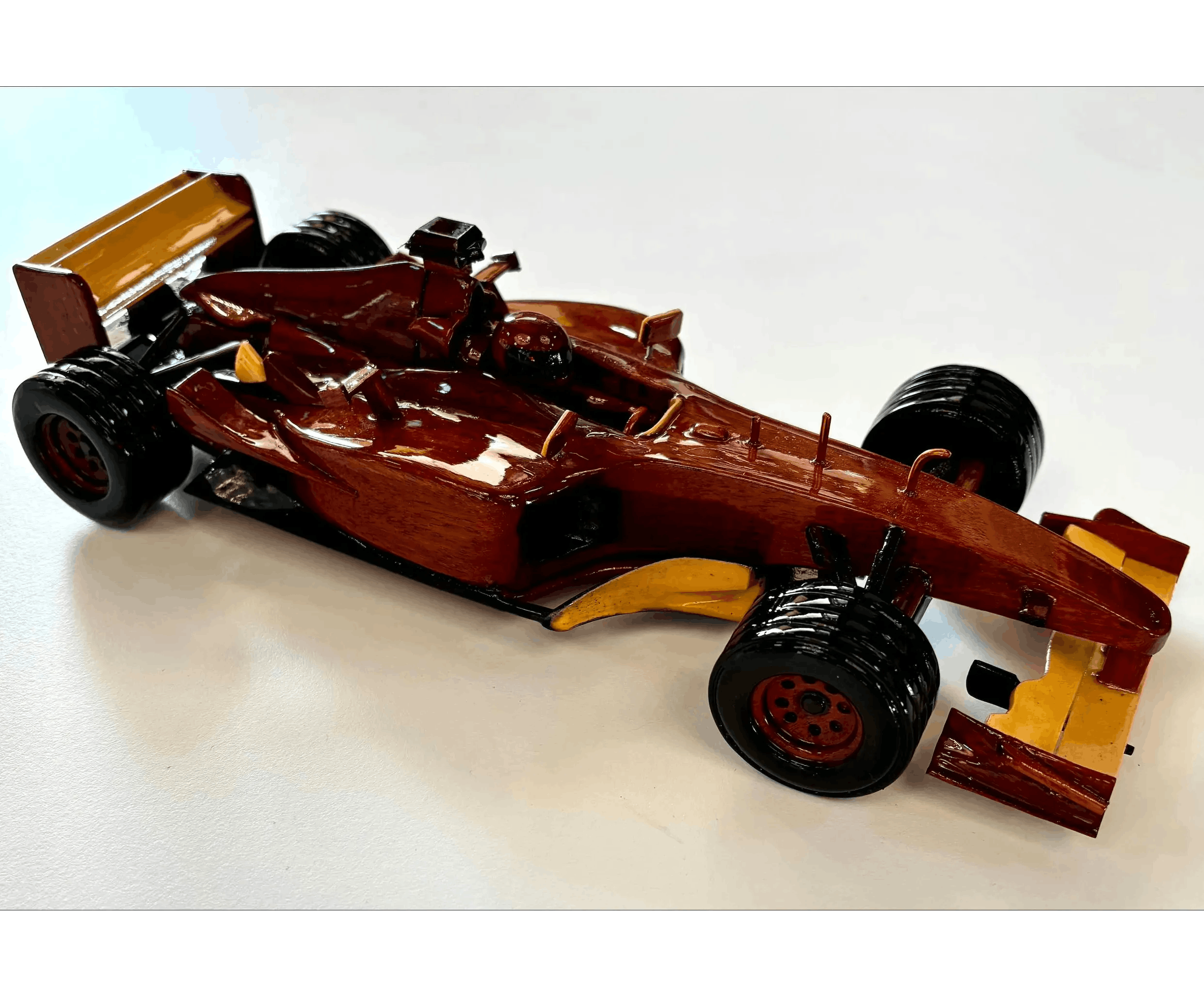 Ferrari aus Holz