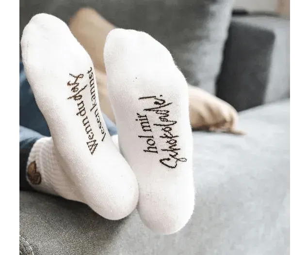 weiße Socken "Wenn du das lesen kannst - hol mir Schokolade!"