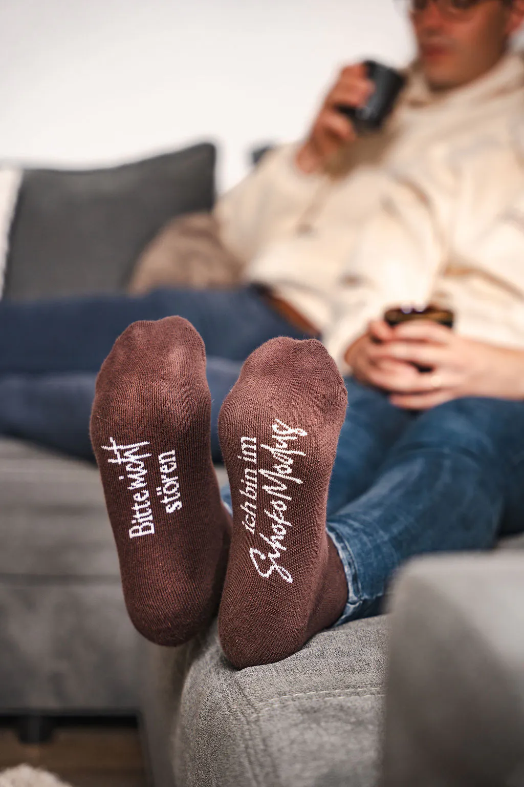 braune Socken "Bitte nicht stören - bin im Schokomodus"