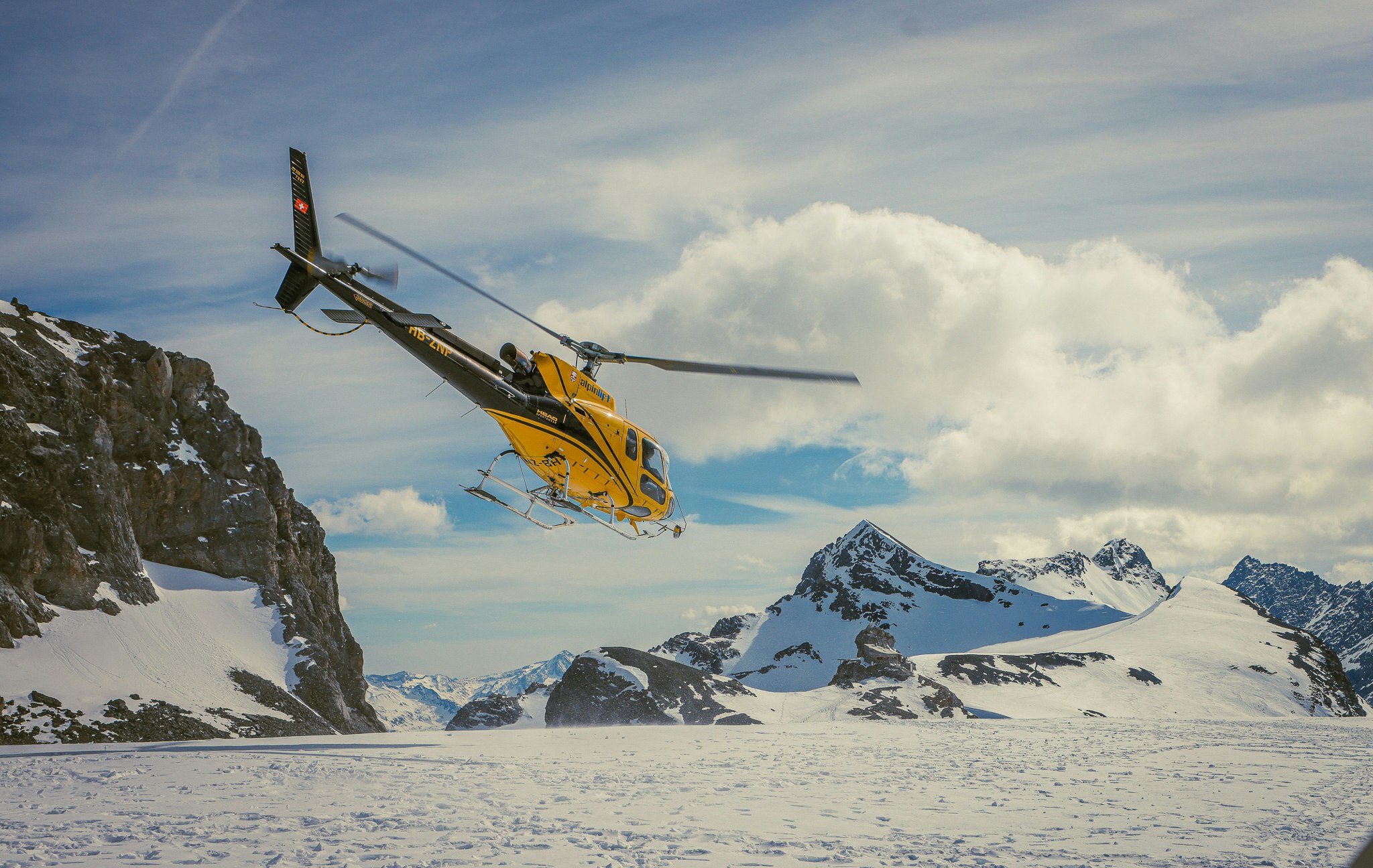 Sightseeing Flight Hüfi Glacier