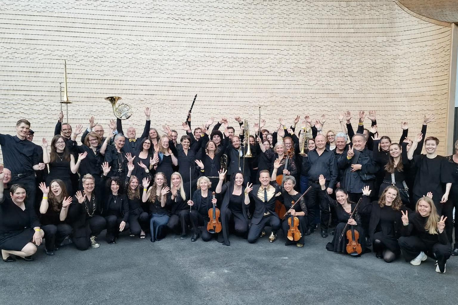 Zu Gast - Phenomenon Orchestra and Chorus - AufFahrt durch Hollywood