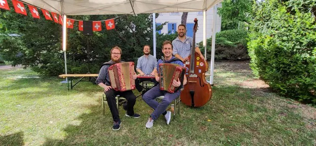 MoM «mas o menos», Echo vom Poschtsack und Monsieur Soussol