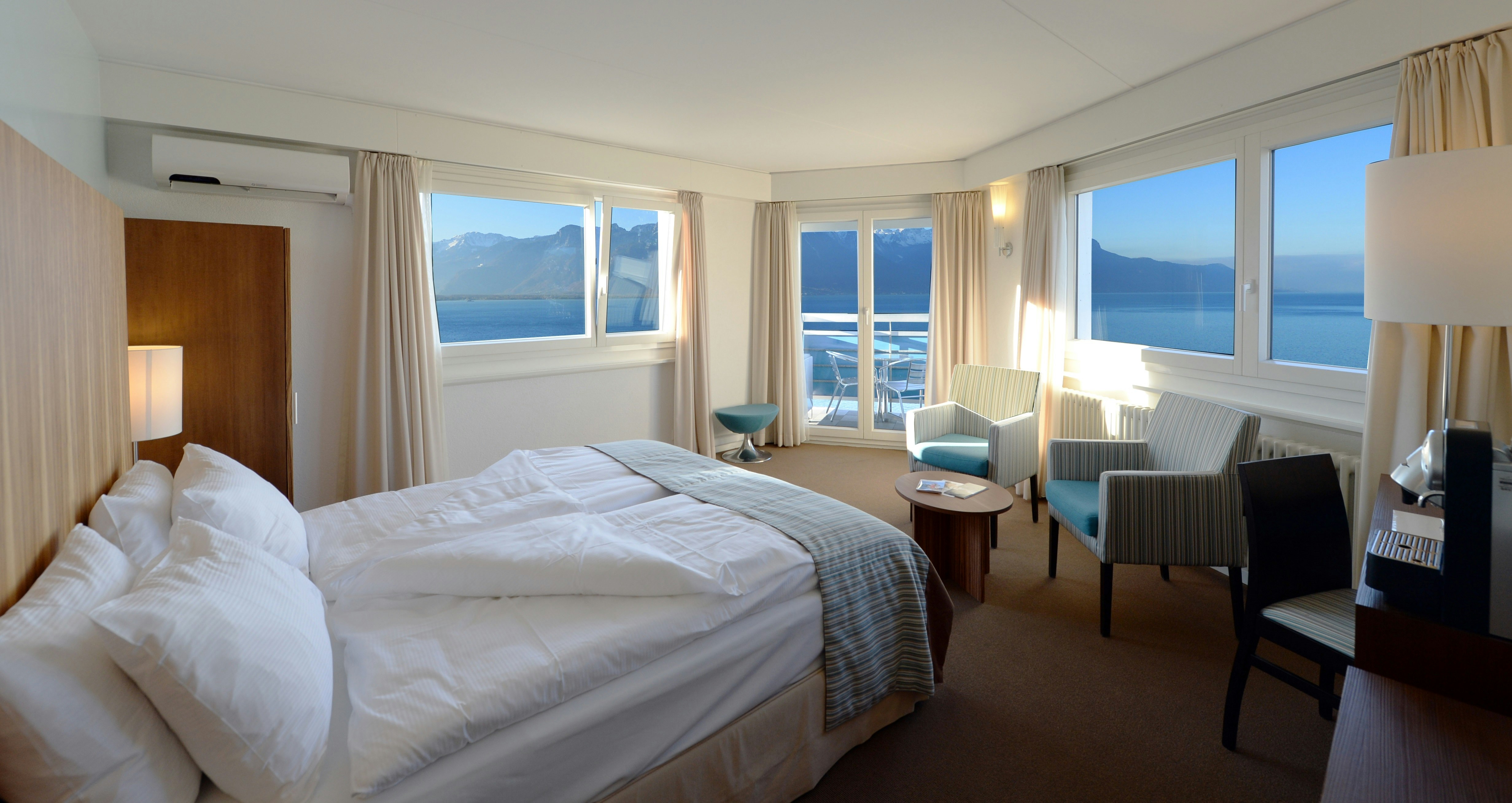 Lake view overnight stay & Fondue Tube in Eurotel Montreux