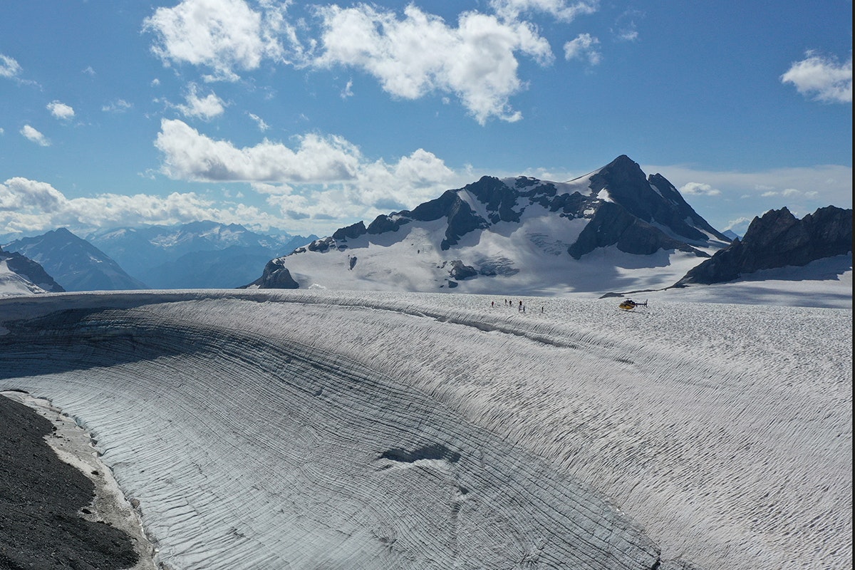 Sightseeing flight over Hüfi Glacier