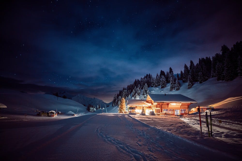 Fondue evening with torchlight hike in the Elsigenalp mountain lodge