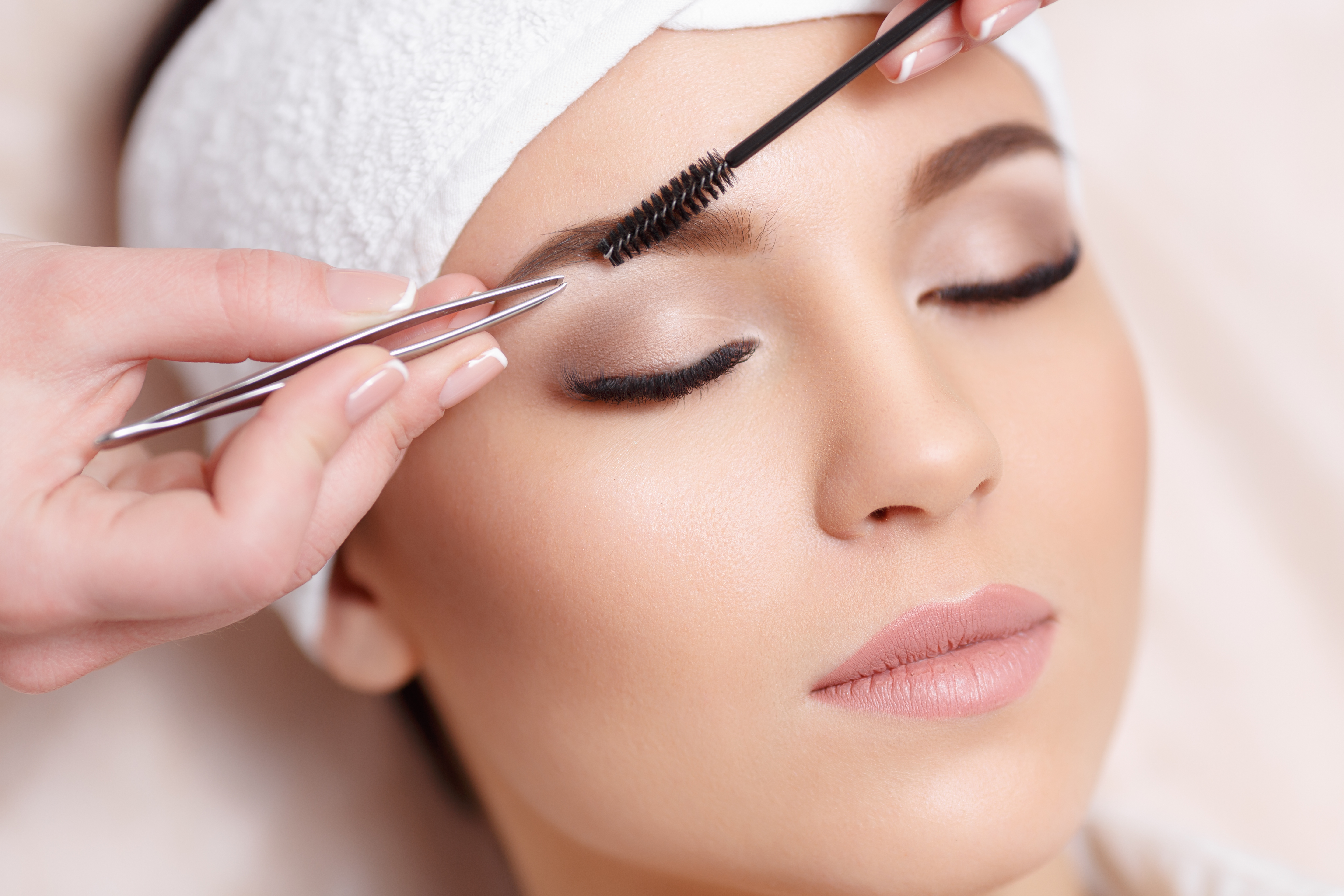 Eyebrow and eyelash treatments at Belmed
