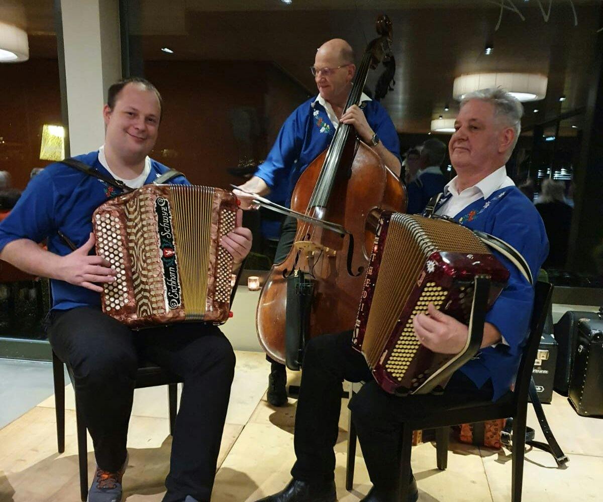 Stadtkeller Ländlerabig | Echo vom Vitznauerstock, Flaschenspiel Toni Bürgler, Martin Waldis Büchel und Alphorn