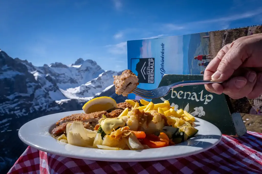 Cordonbleu mit Pommes Frites und Gemüse<br>