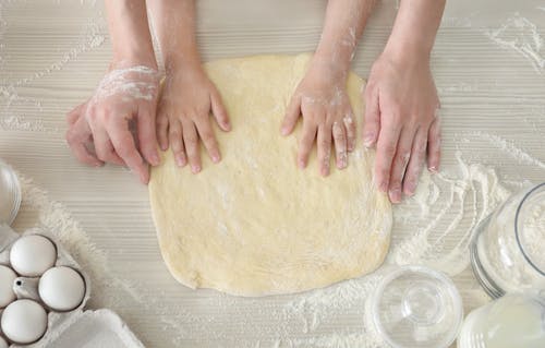 Kinder kochen mit Eltern 