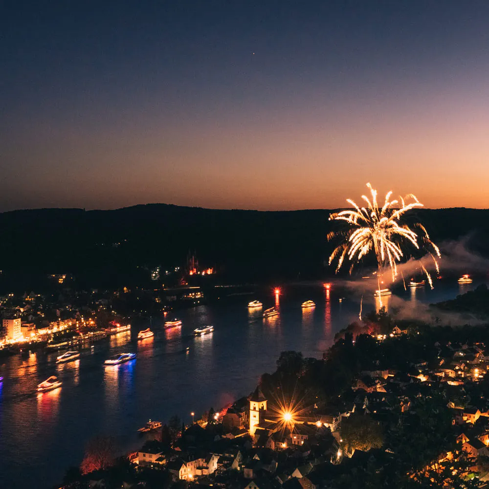 Rhein in Flammen: Sommerabend am Rhein
