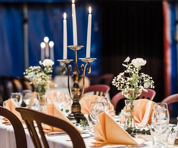 Wine & Dine im Zirkuszelt