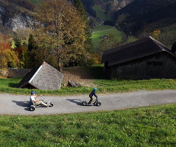 Mountaincarts oder Trottinetts mit Gondelbahn